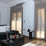 Theasis Apartman *