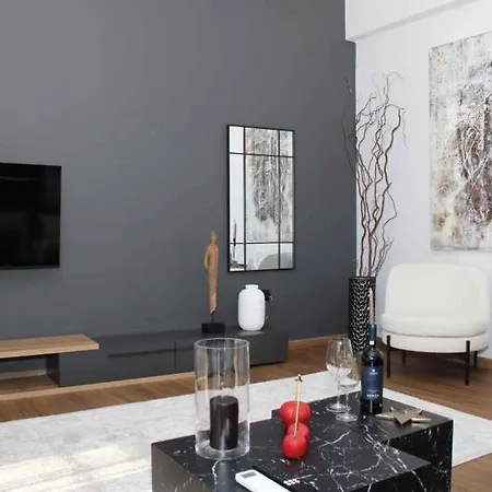 Apartament Theasis *